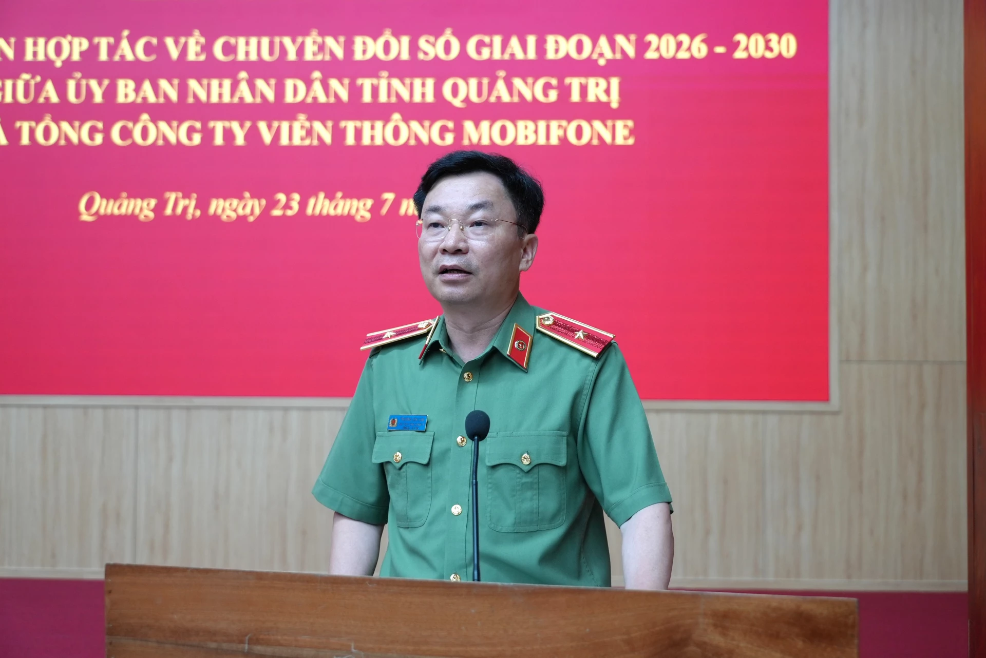 Thiếu tướng Trương Sơn Lâm, Chủ tịch Tổng công ty viễn thông Mobifone phát biểu tại lễ ký kết - Ảnh: T.Đ