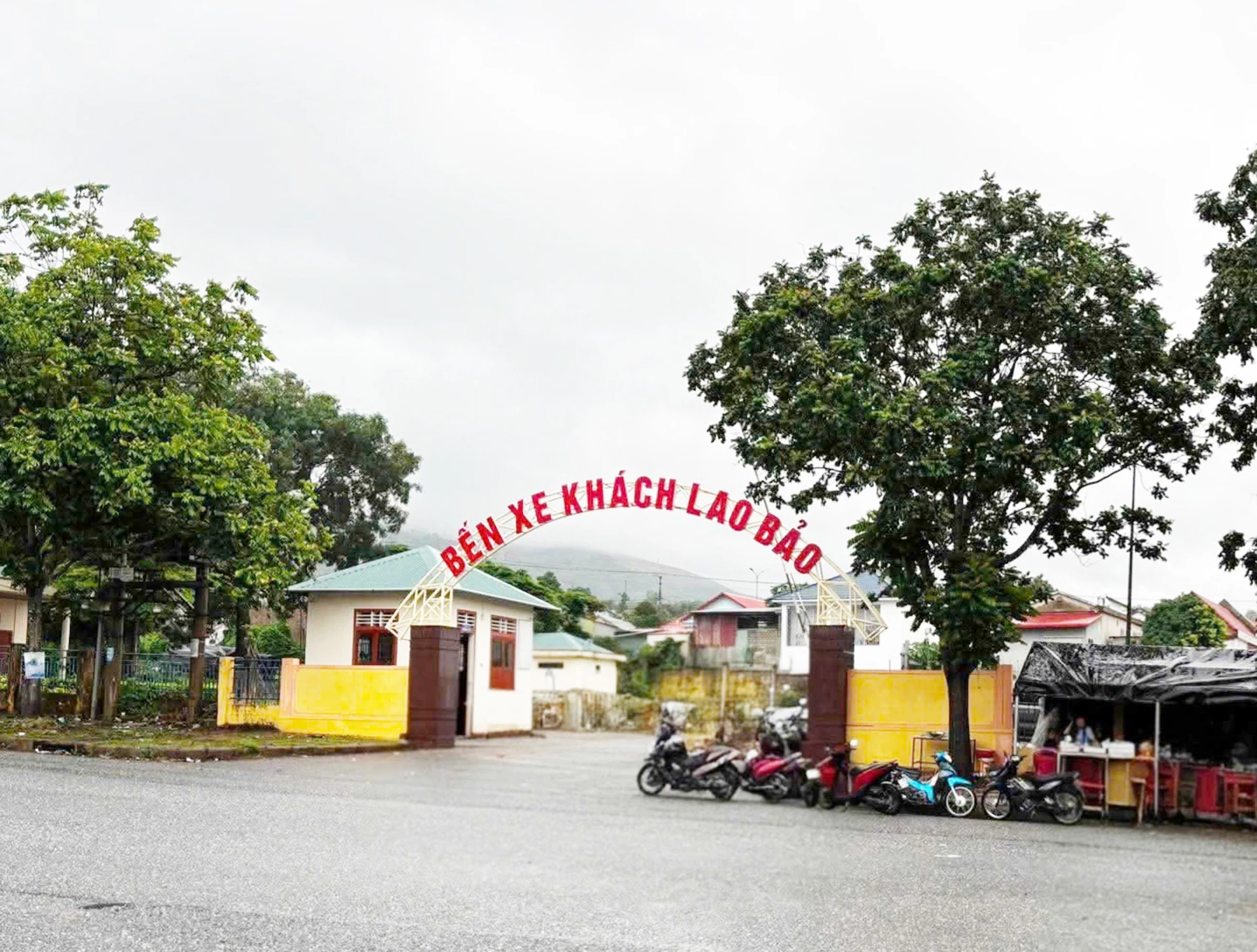 Bến xe Lao Bảo (cũ) do Trung tâm Dịch vụ và Quản lý bến xe khách phía Nam thuộc Sở Xây dựng quản lý hiện đang để trống, không sử dụng - Ảnh: B.T