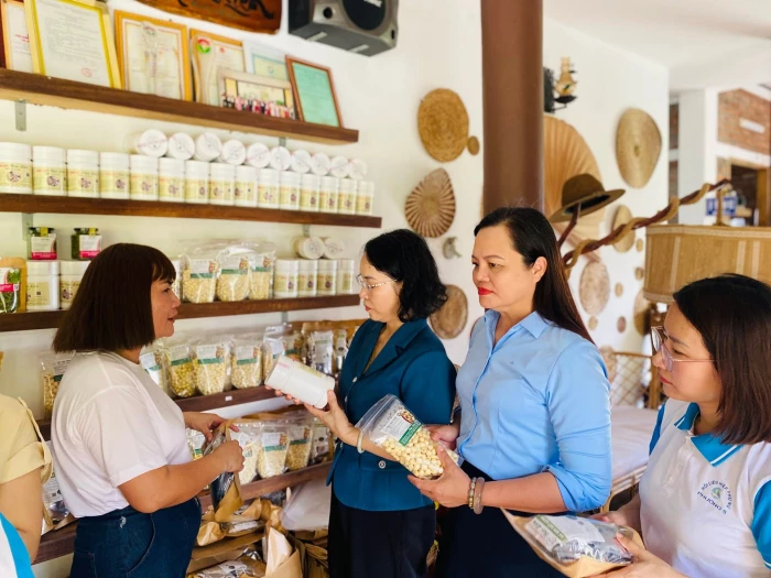 Đồng hành với phụ nữ trong phát triển sinh kế