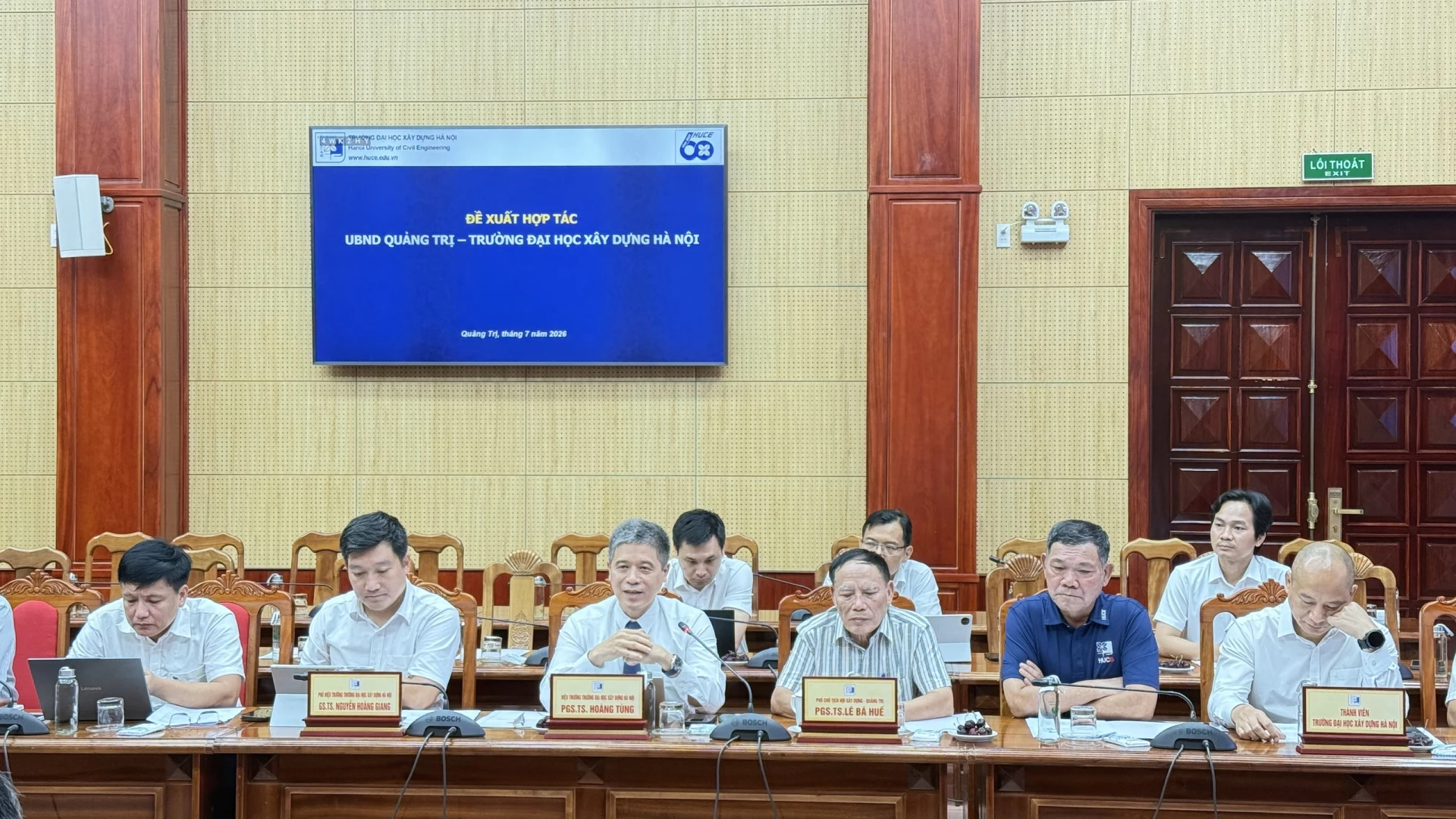Các đại biểu Trường Đại học Xây dựng Hà Nội tham dự buổi làm việc - Ảnh: NL