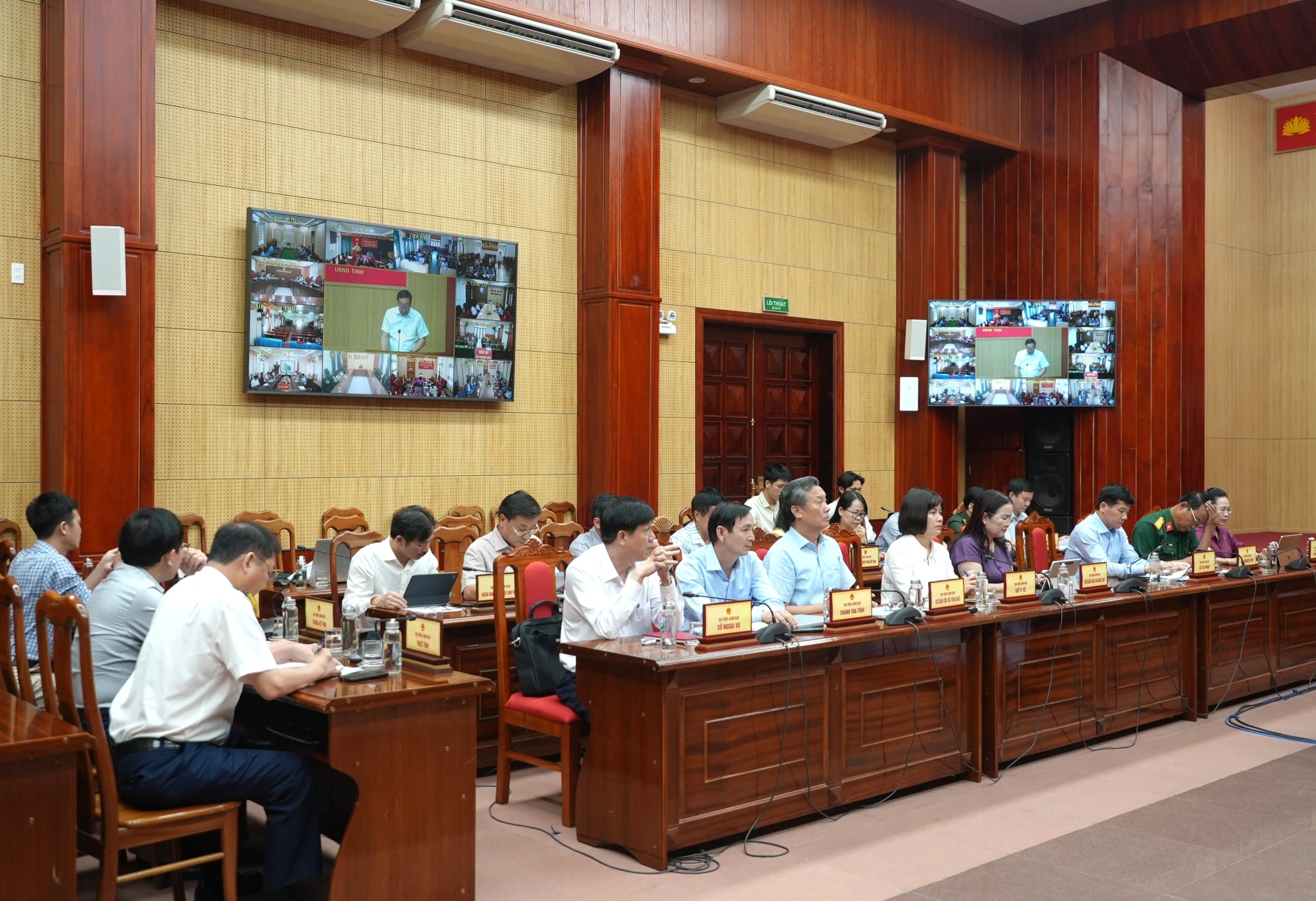 Các đại biểu tham dự phiên họp - Ảnh: T.Đ