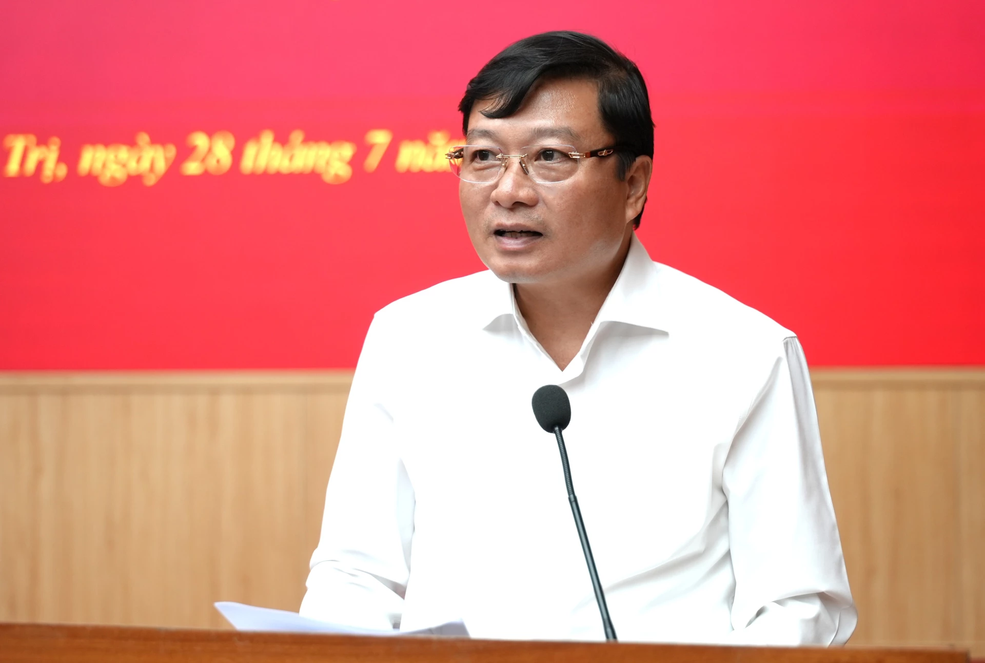 Đồng chí Lê Hồng Vinh, Phó Bí thư Tỉnh ủy, Chủ tịch UBND tỉnh phát biểu kết luận hội nghị - Ảnh: T.Đ