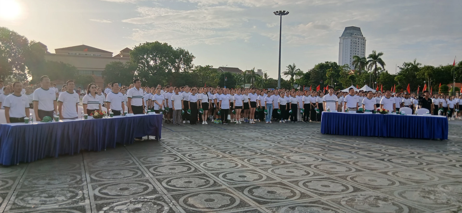 Ảnh: H.Đ Quang cảnh chương trình Toàn dân tập luyện thể dục-thể thao.