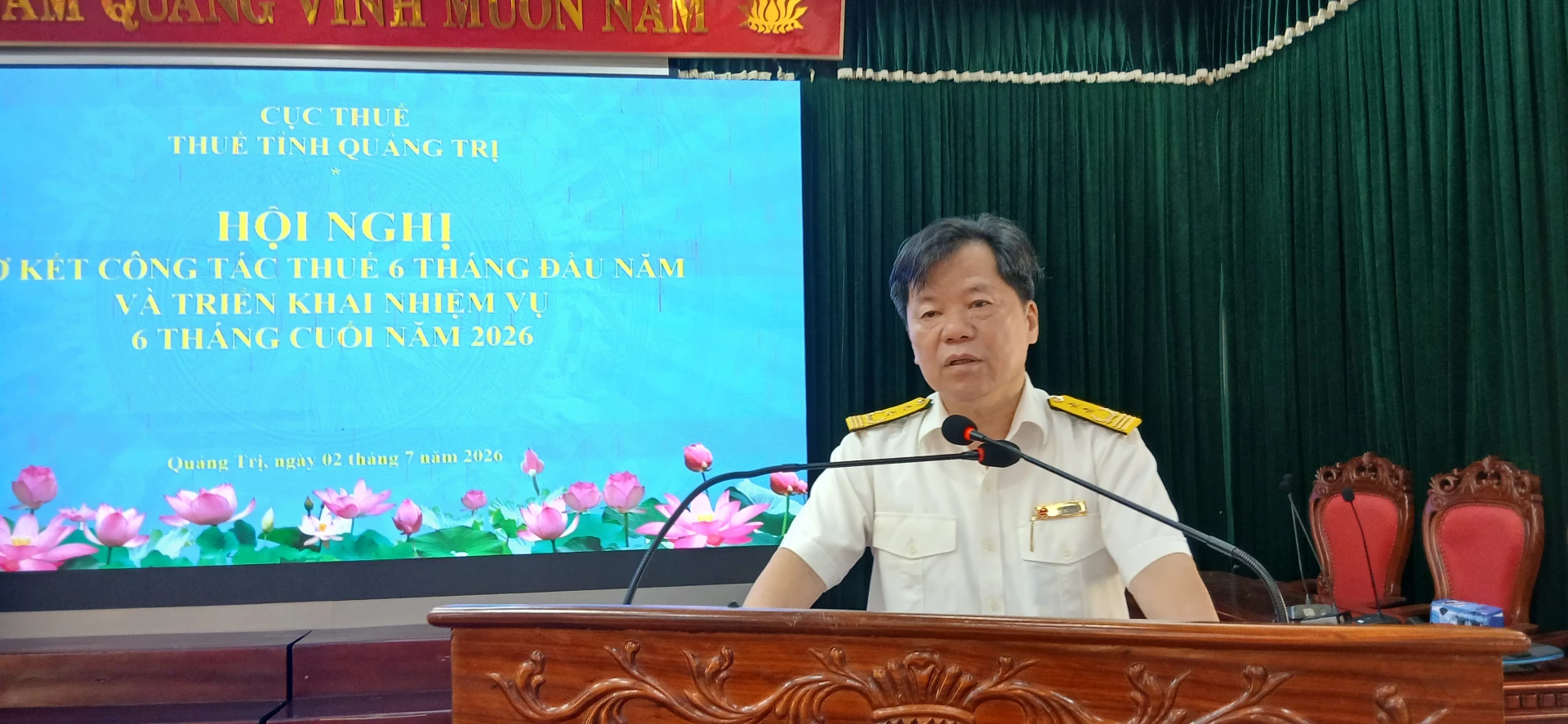 Ảnh: H.Đ Ông Hà Văn Khoa Trưởng Thuế tỉnh Quảng Trị phát biểu tại Hội nghị.