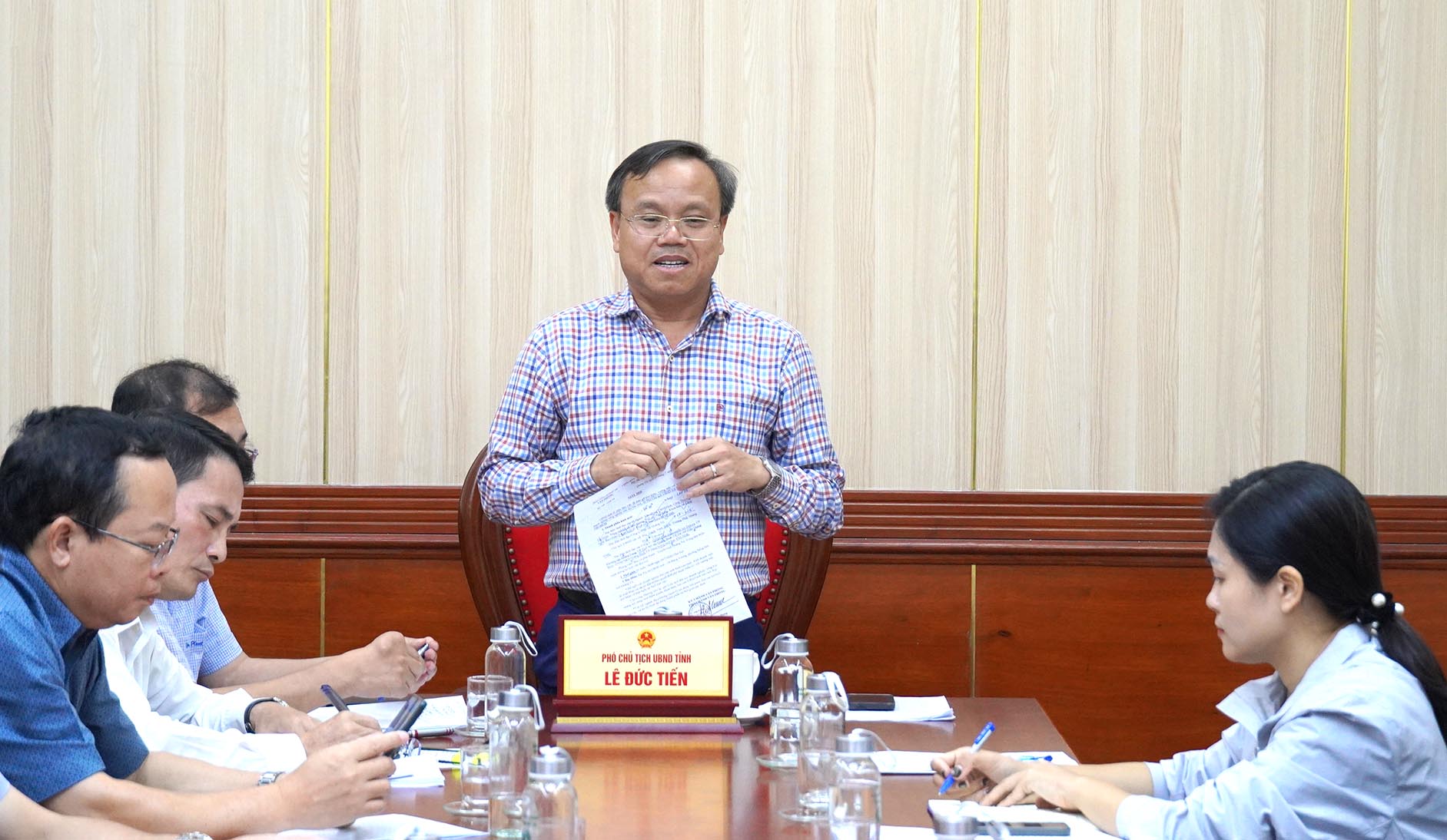 Đồng chí Phó Chủ tịch UBND tỉnh Lê Đức Tiến kết luận buổi làm việc - Ảnh: C.H