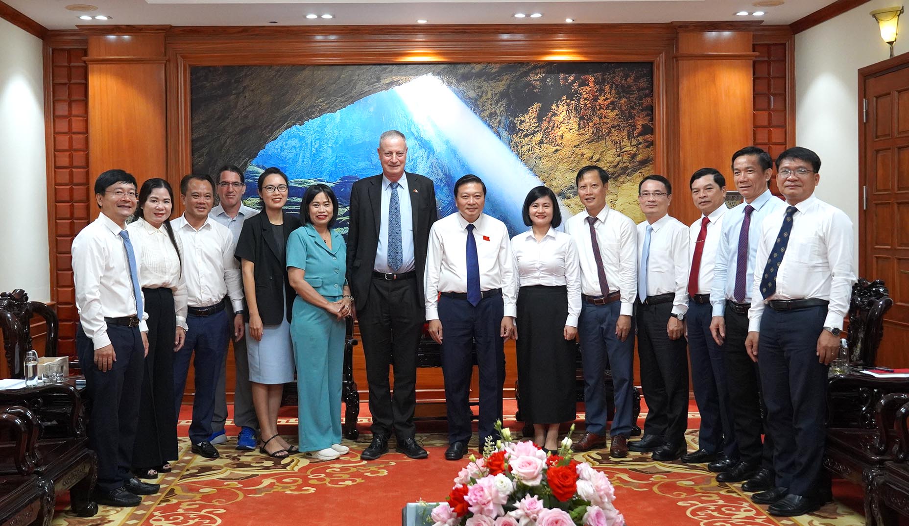 Đại biểu chụp ảnh lưu niệm - Ảnh: C.H