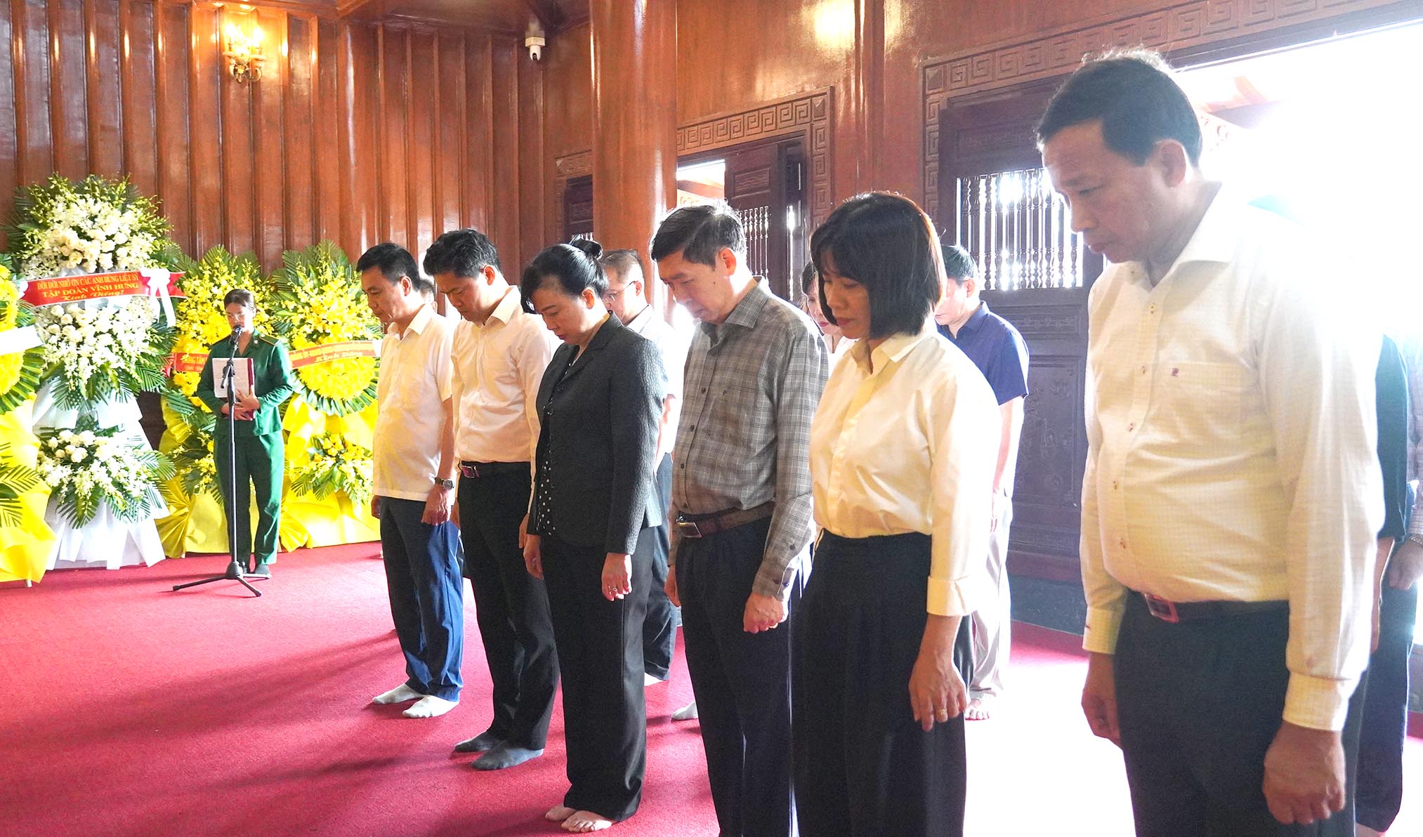  Đoàn công tác Bộ Y tế tưởng …  - Ảnh: C.H
