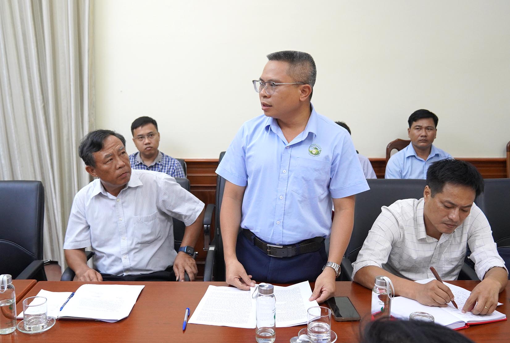 Đại diện lãnh đạo Công ty Cổ phần Tái chế Giấy Quảng Bình trình bày khó khăn, vướng mắc - Ảnh: C.H
