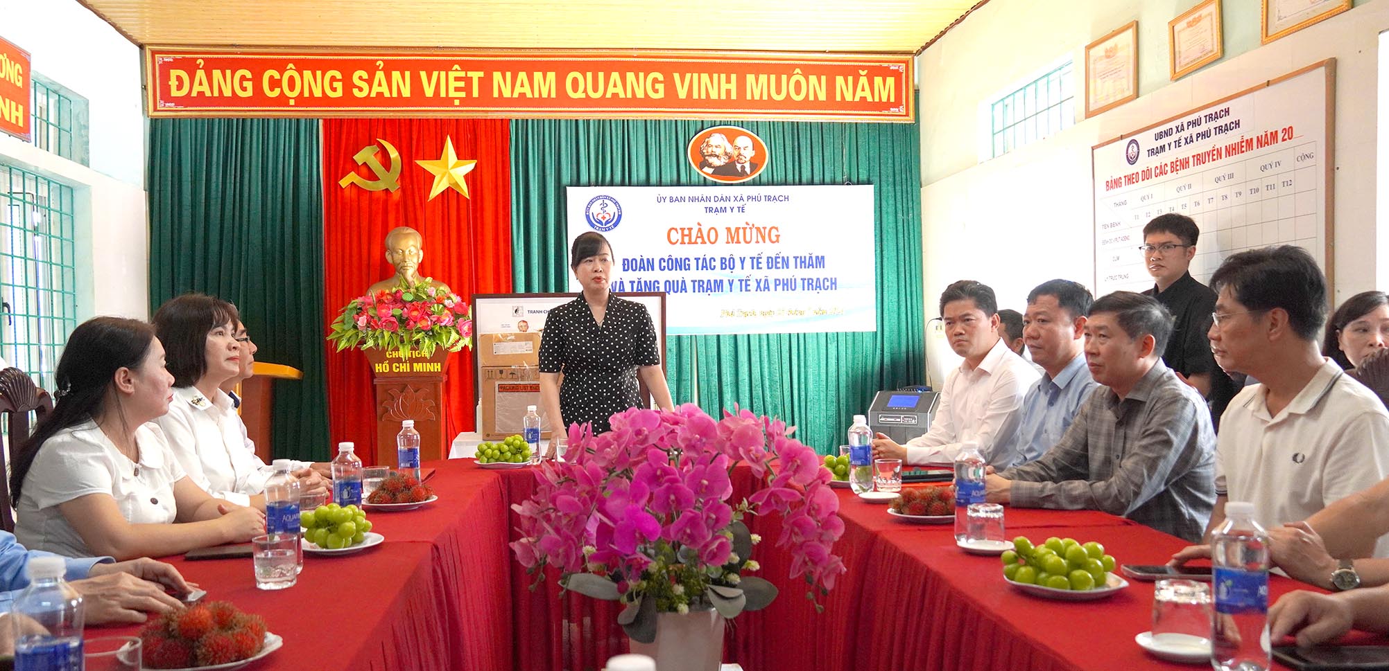  Đoàn công tác Bộ Y tế tưởng …  - Ảnh: C.H