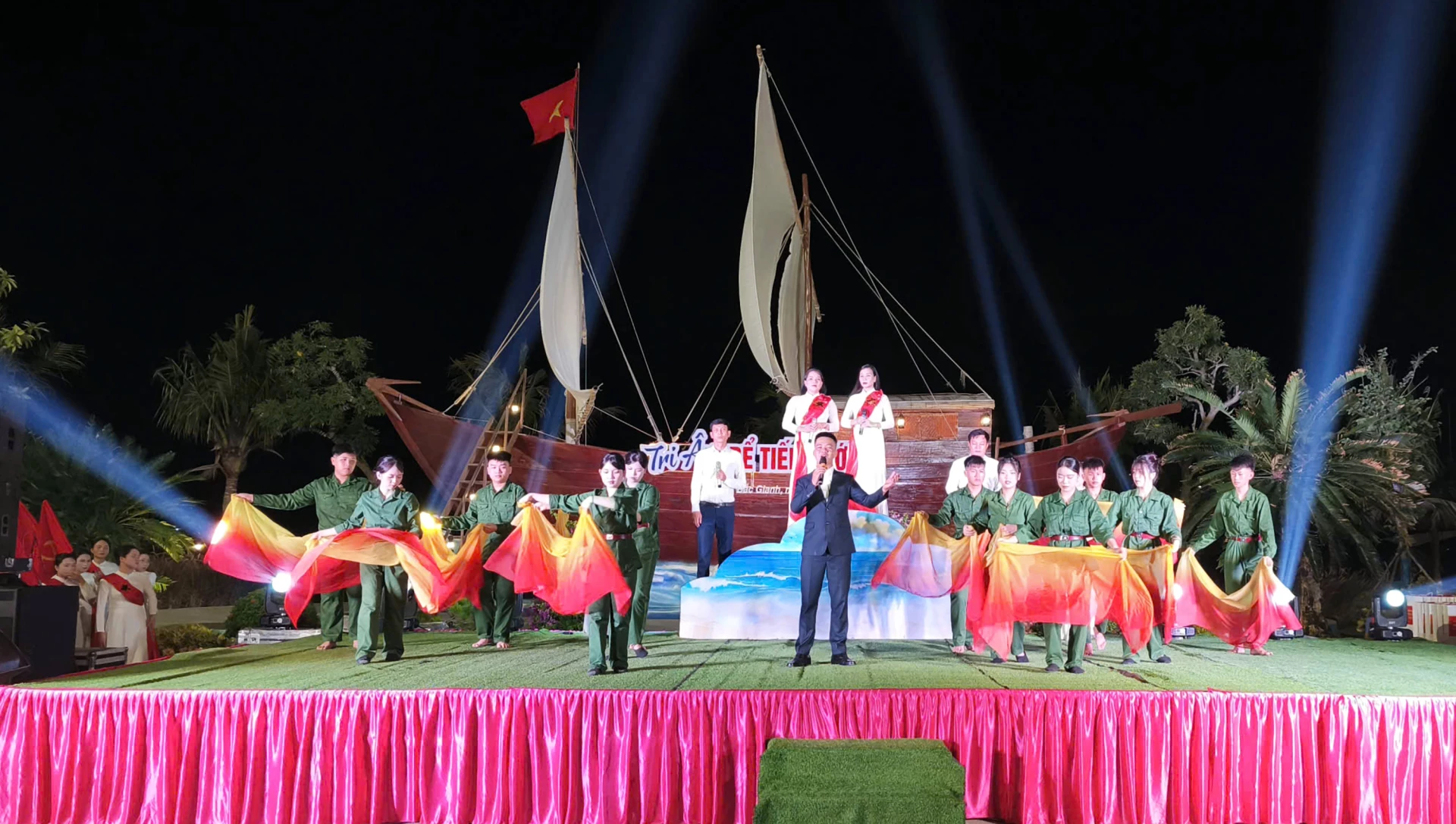 Tiết mục văn nghệ tại chương trình - Ảnh: N.M
