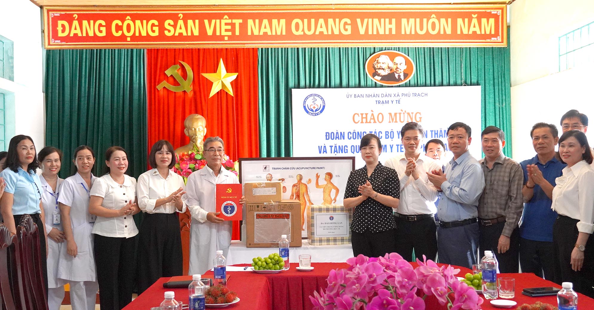  Đoàn công tác Bộ Y tế tưởng …  - Ảnh: C.H