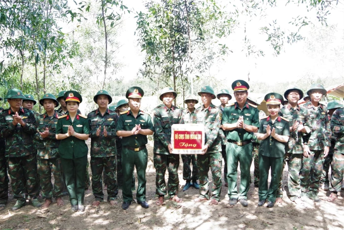 Bộ CHQS tỉnh kiểm tra, thăm hỏi, động viên lực lượng tìm kiếm, quy tập hài cốt liệt sĩ