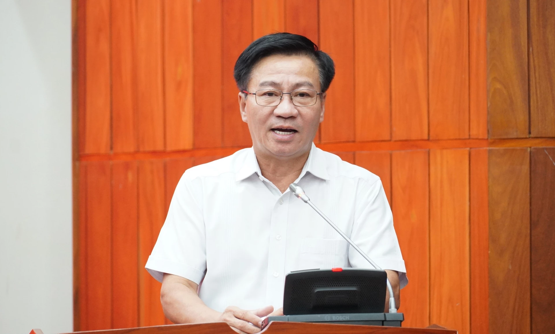 Đồng chí Đào Mạnh Hùng, Phó Chủ tịch Thường trực Ủy ban MTTQ Việt Nam tỉnh phát biểu tại phiên họp - Ảnh: Q.V
