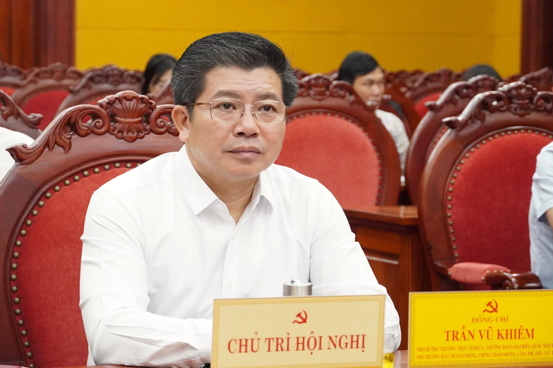 Đồng chí Trần Vũ Khiêm, Phó Bí thư Thường trực Tỉnh ủy, Trưởng đoàn đại biểu Quốc hội tỉnh tham dự tại điểm cầu Tỉnh ủy Quảng Trị - Ảnh: Q.V