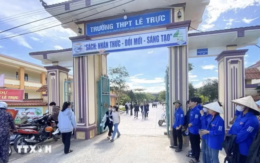 Cơ quan An ninh điều tra, Công an tỉnh Quảng Trị đã ra quyết định khởi tố vụ án “Lợi dụng chức vụ, quyền hạn trong khi thi hành công vụ” xảy ra tại điểm thi Trường Trung học phổ thông Lê Trực, xã Tuyên Hóa trong kỳ thi tốt nghiệp Trung học phổ thông quốc gia năm 2026. (Ảnh: TTXVN phát)