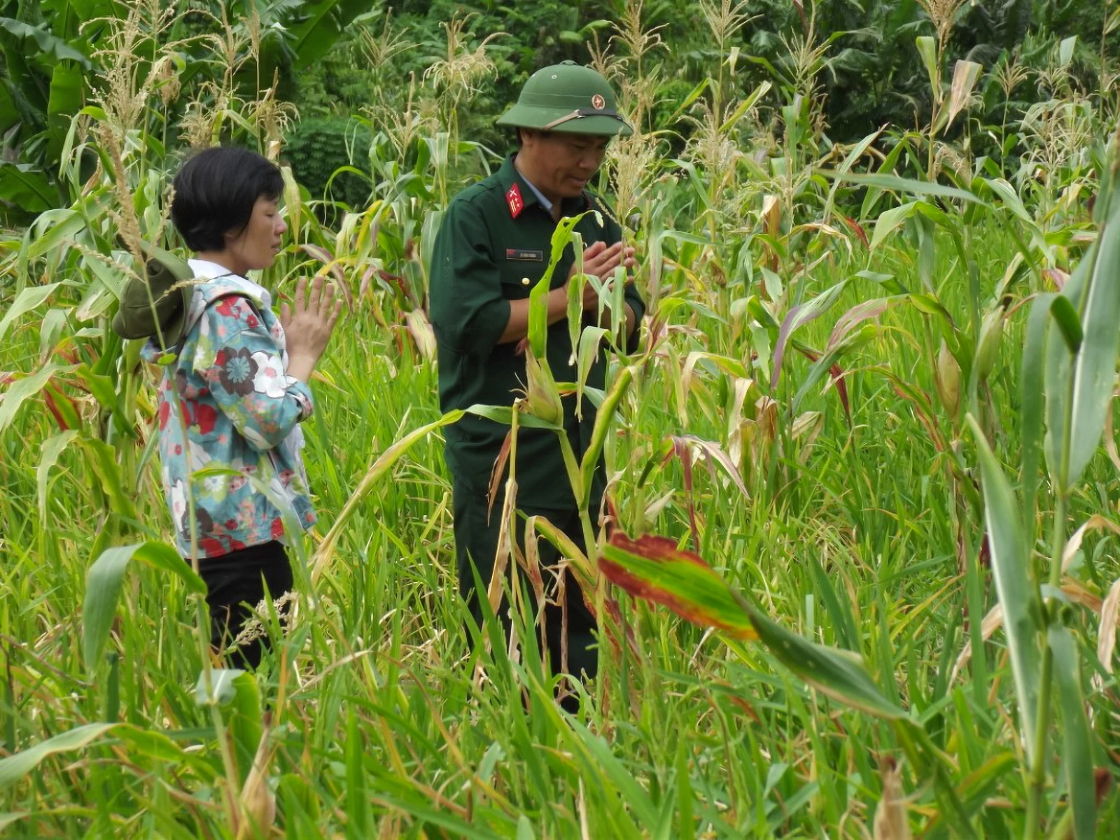 Vợ chồng chị Nguyễn Thị Lệ ở bản Eo Bù-Chút Mút, xã Kim Ngân - Ảnh: P.T.L