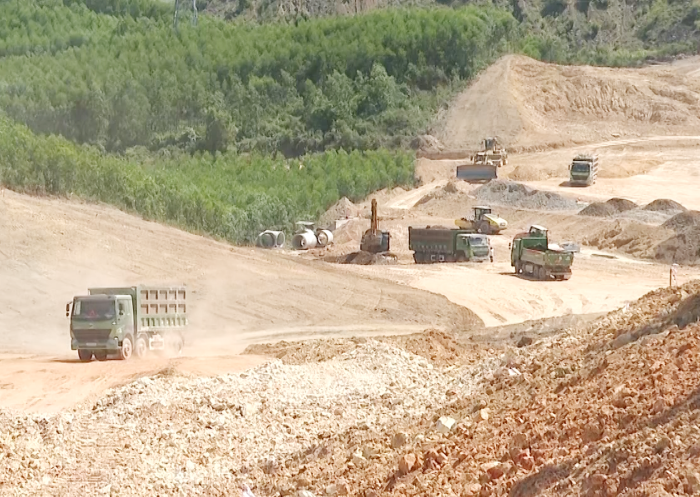 Dự án thành phần 1-Đầu tư xây dựng Quốc lộ 15D: Đã bàn giao mặt bằng được 85,1% chiều dài tuyến