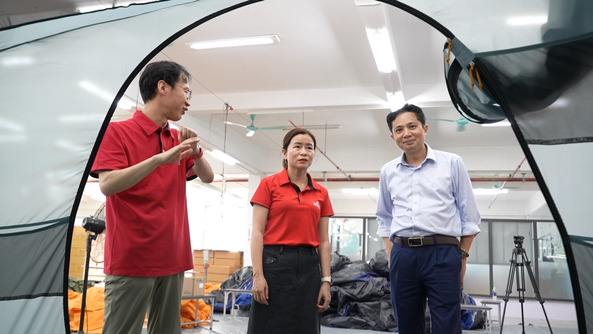 Công ty TNHH MTV dụng cụ du lịch Jinquan Việt Nam trao đổi với đại diện Ban quản lý Khu tinh tế tỉnh