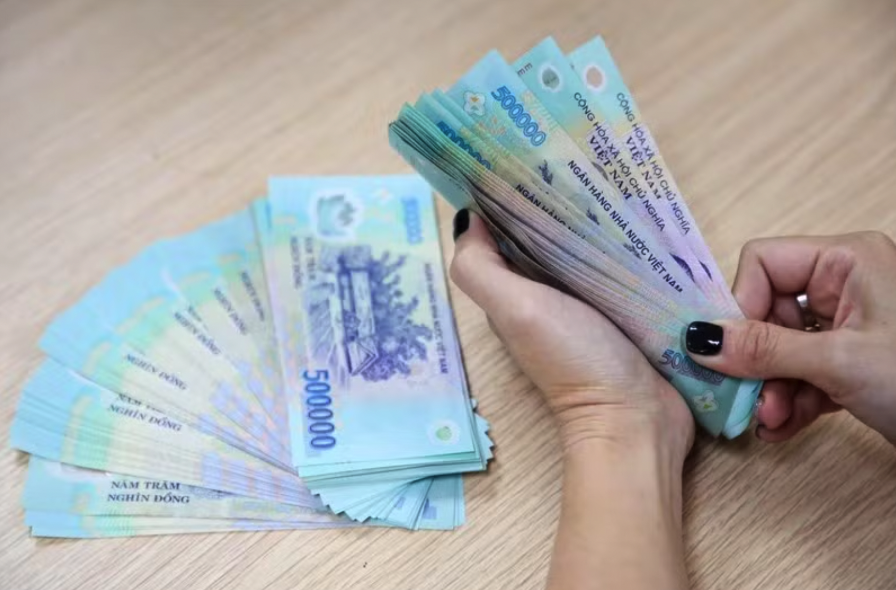 Nhiều chính sách tiền lương mới sẽ có hiệu lực từ 1/7. (Ảnh: PV/Vietnam+)