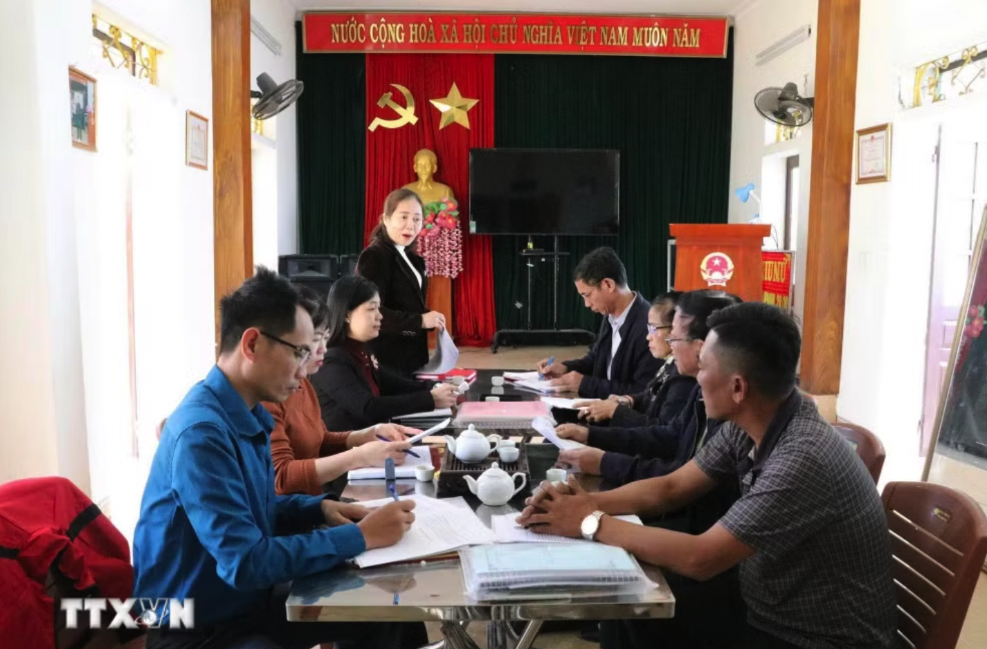 Chi bộ xóm 8, xã Phát Diệm, tỉnh Ninh Bình, họp thảo luận nâng cao chất lượng sinh hoạt chi bộ. (Ảnh: Hải Yến/TTXVN)