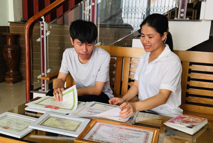 Thủ khoa 'kép' và hành trình chạm đến ước mơ