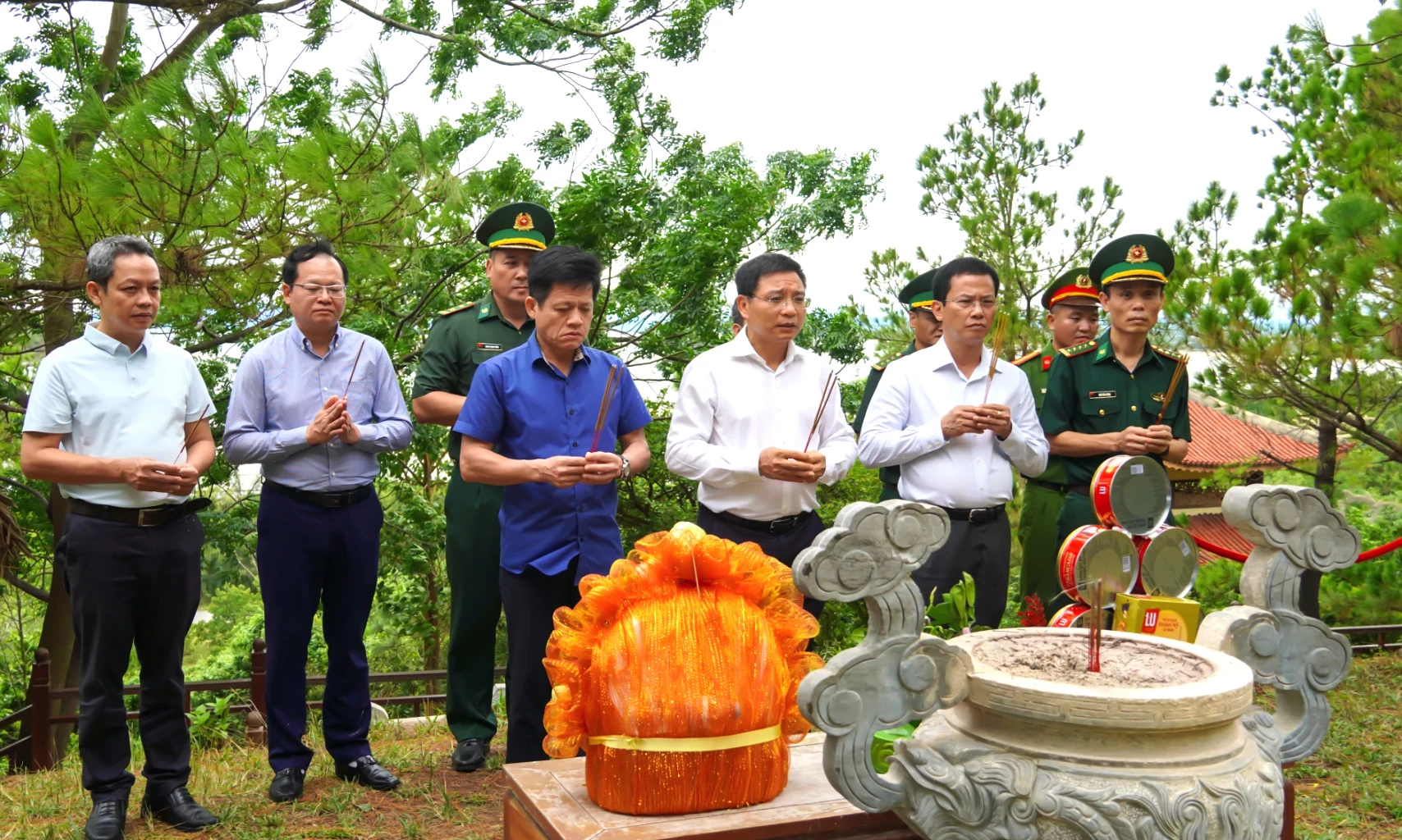 Đồng chí Phó Thủ tướng Chính phủ Nguyễn Văn Thắng dâng hương, tri ân Đại tướng Võ Nguyên Giáp