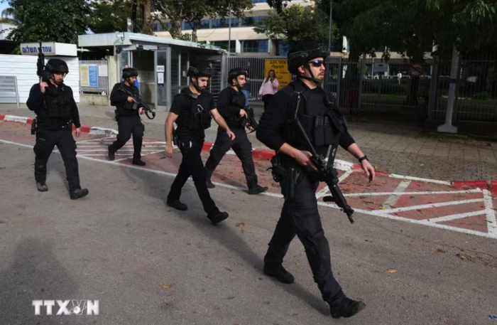 Israel khám xét đồng loạt, triệt phá đường dây buôn vũ khí và ma túy