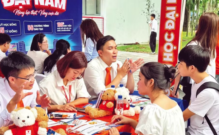 Thu hút nguồn nhân lực chất lượng cao vào các ngành khoa học, công nghệ chiến lược