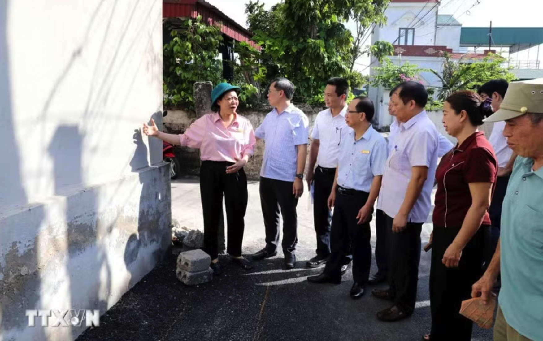 “Uống trà nghe dân nói”-cách làm hay từ chính quyền cơ sở ở Hưng Yên. (Ảnh: Thế Duyệt/TTXVN)