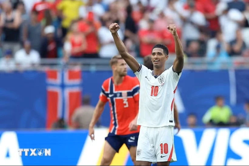 Bellingham tỏa sáng để đưa tuyển Anh tiến vào bán kết World Cup 2026. (Ảnh: AFP/TTXVN)
