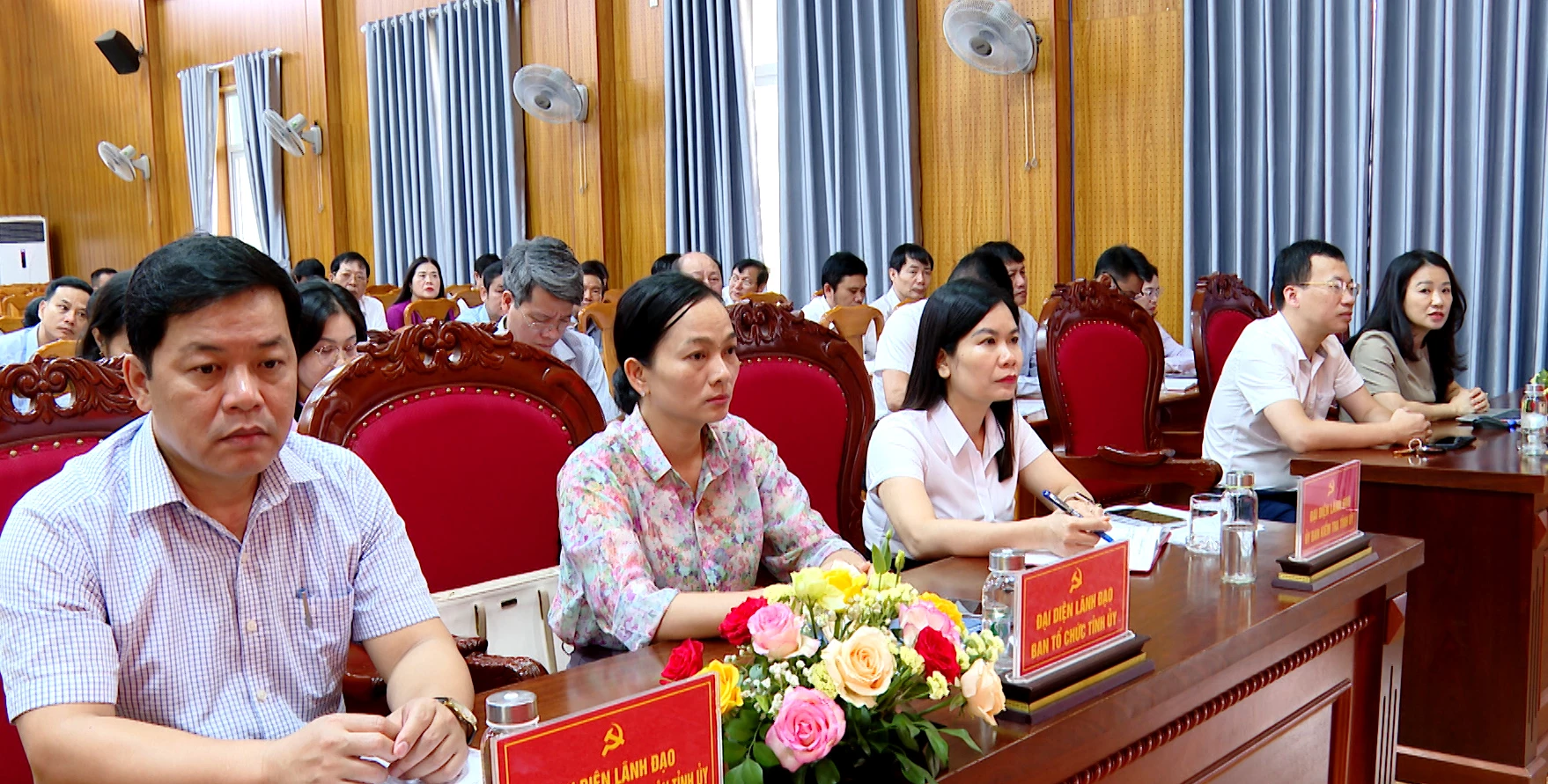 Các đại biểu dự hội nghị - Ảnh: H.Tr.
