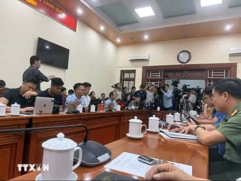 Ban Tuyên giáo và Dân vận, Tỉnh ủy Tuyên Quang, tổ chức họp báo cung cấp thông  tin liên quan đến kỳ thi tốt nghiệp THPT 2026 sau khi xảy ra bất thường về điểm môn Toán tại Hội đồng thi Trường THPT Chuyên Tuyên Quang. (Ảnh: Hoàng Hải/TTXVN)