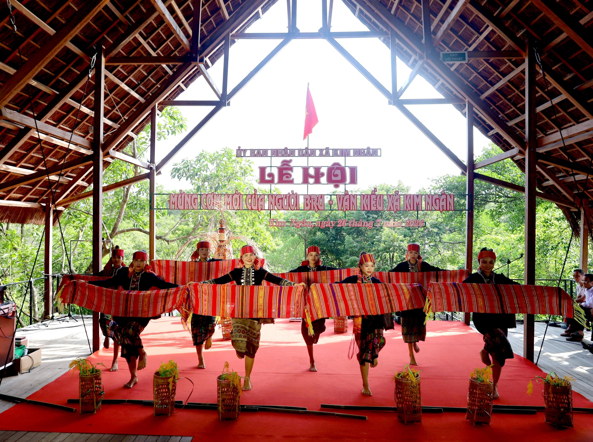 Một tiết mục văn nghệ tại lễ hội Mừng cơm mới của người Bru-Vân Kiều ở xã Kim Ngân năm 2026 - Ảnh: V.M
