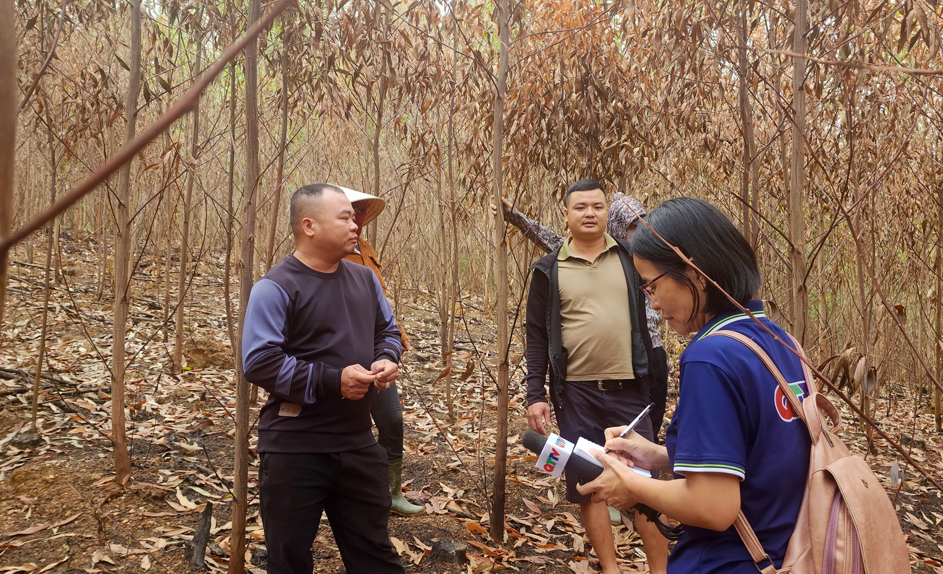 Anh Bùi Ngọc Thọ trao đổi cùng phóng viên Báo và PTTH Quảng Trị- Ảnh: T.L