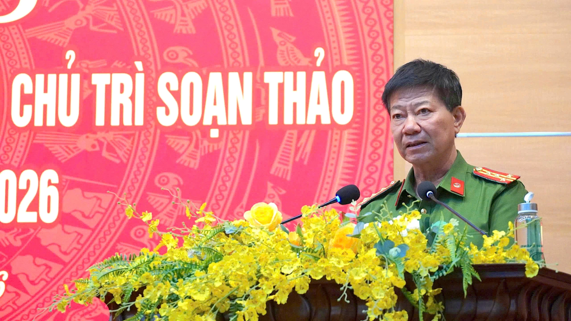 Các đại biểu phát biểu tại hội thảo - Ảnh: Q.N