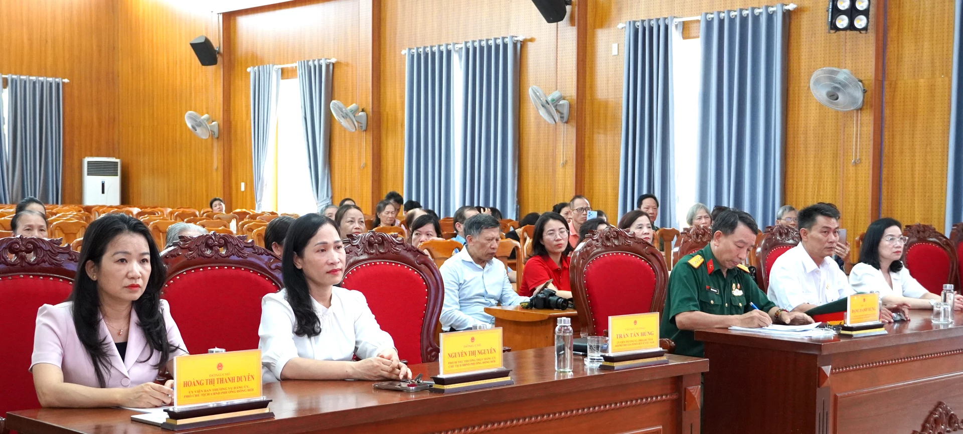Các đại biểu dự buổi gặp mặt - Ảnh: H.Tr.