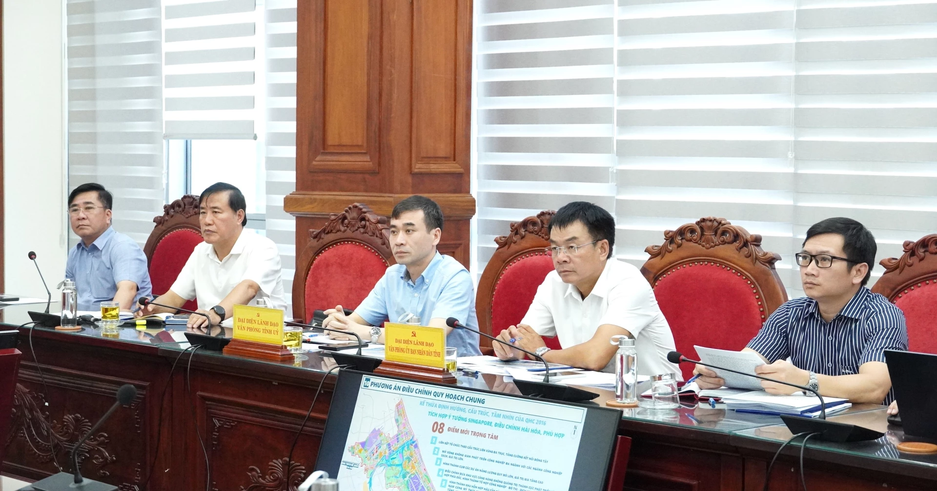 Đại biểu tham dự buổi làm việc - Ảnh: Q.V