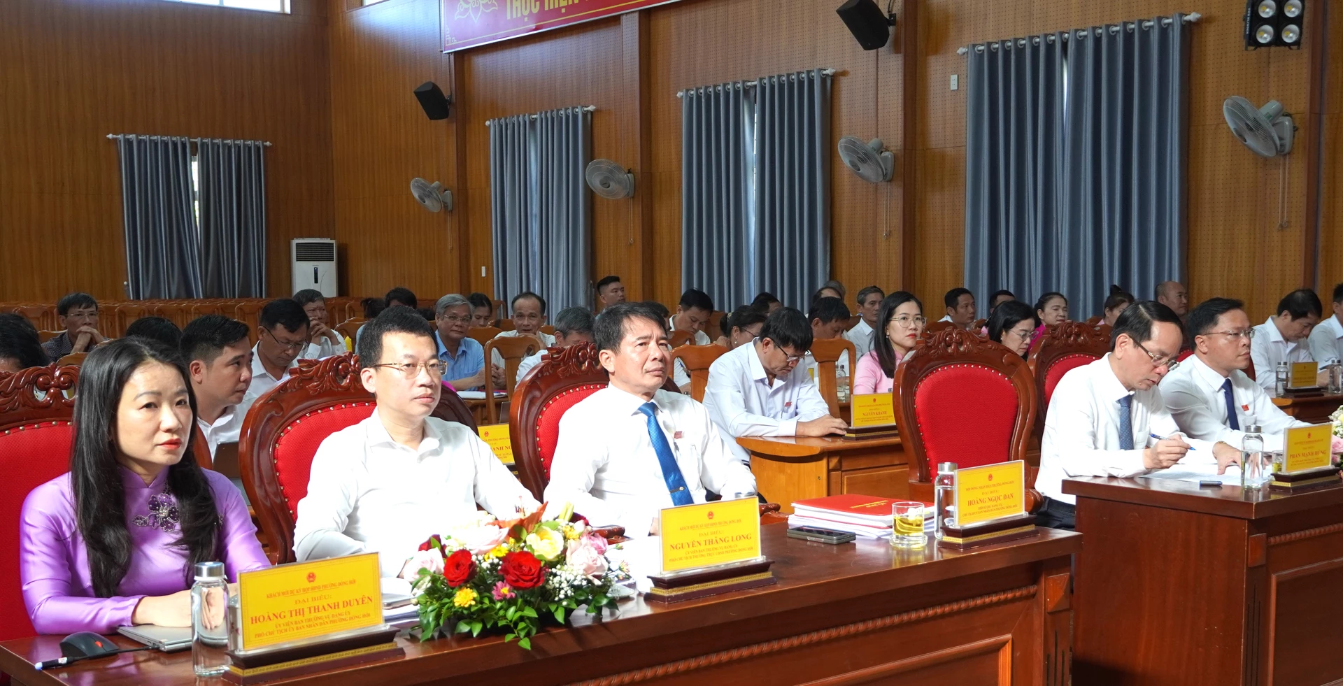 Đại biểu dự kỳ họp - Ảnh: H.Tr.