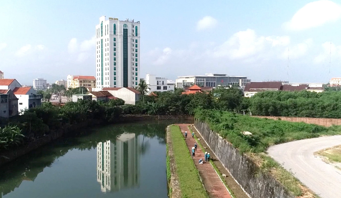 Đồng Hới nỗ lực cho môi trường đô thị xanh-sạch-đẹp, văn minh-Ảnh: H.Tr