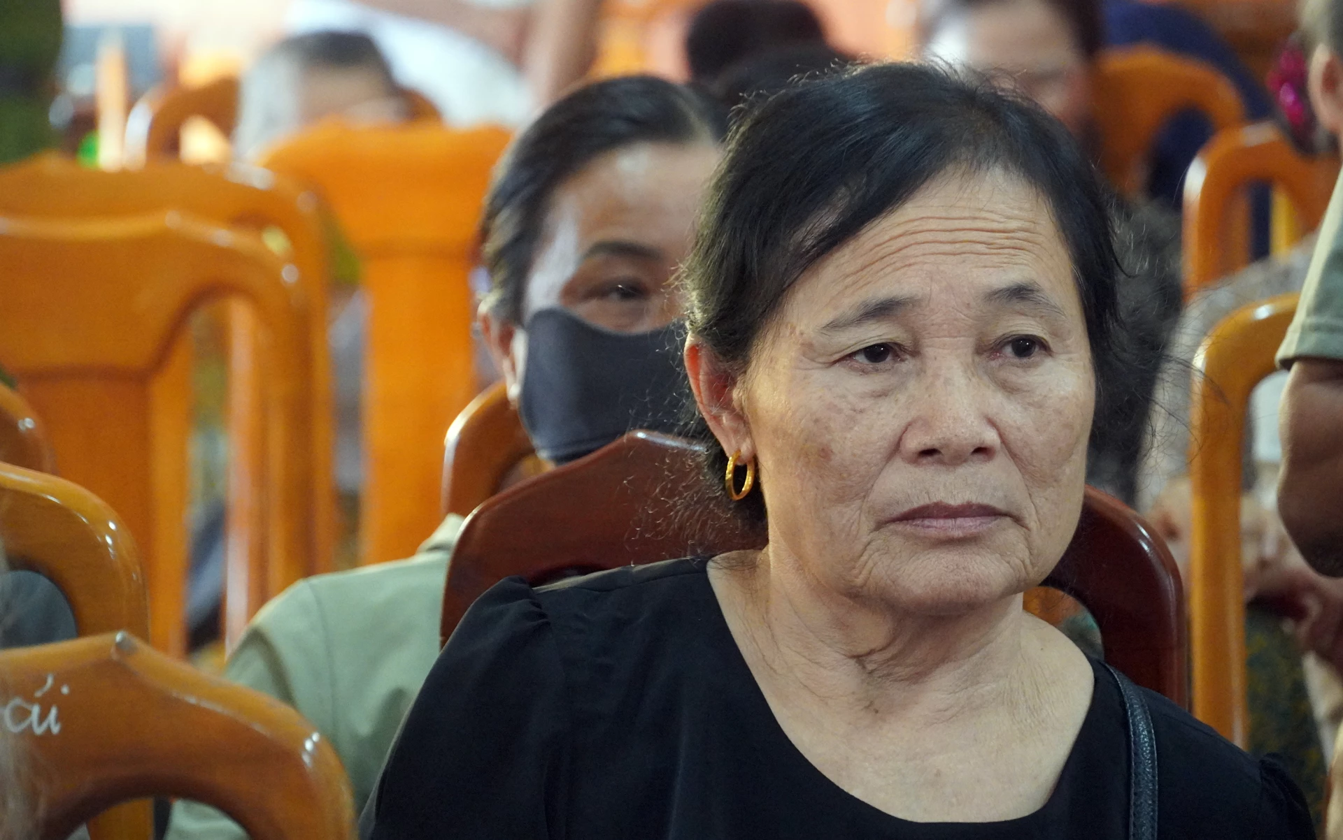 Bà Trần Thị Hạ (xã Trường Ninh) vẫn đau đáu mong một ngày tìm được phần mộ người anh trai là liệt sĩ Trần Hữu Chàn sau 60 năm gia đình mòn mỏi tìm kiếm - Ảnh: N.M