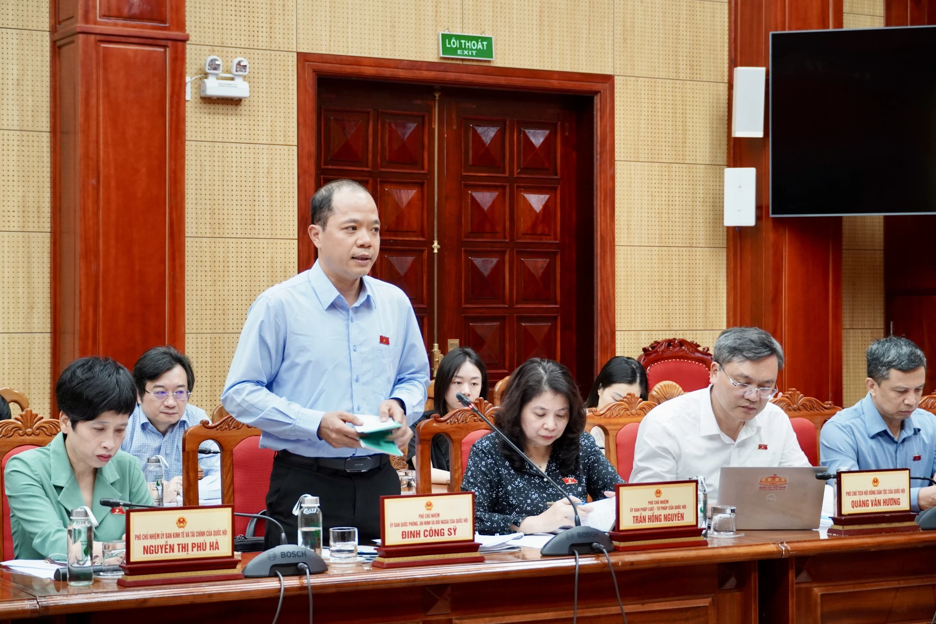 Đồng chí Đinh Công Sỹ, Phó Chủ nhiệm Ủy ban Quốc phòng, An ninh và Đối ngoại của Quốc hội kết luận buổi làm việc - Ảnh H.N