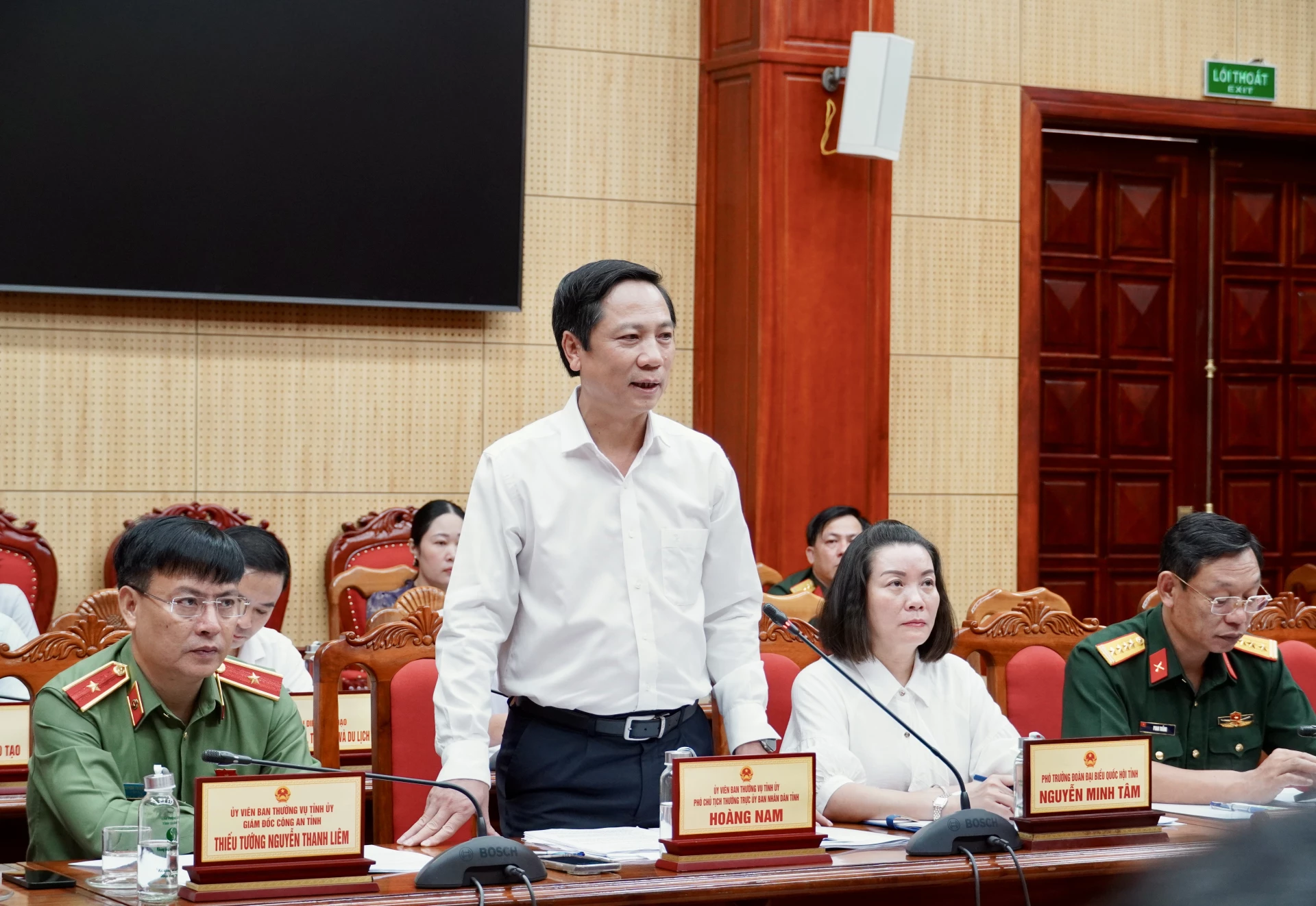 Đồng chí Hoàng Nam, Ủy viên Ban Thường vụ Tỉnh ủy, Phó Chủ tịch Thường trực UBND tỉnh phát biểu tại buổi làm việc - Ảnh H.N