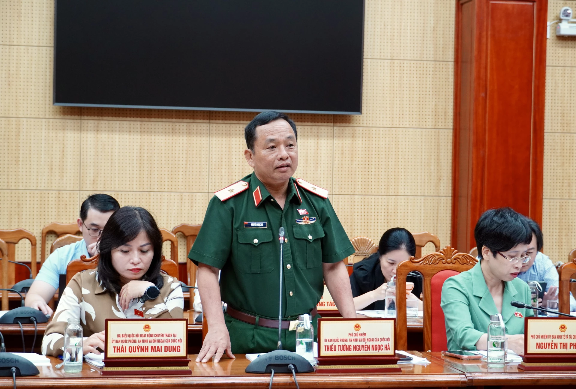Thiếu tướng Nguyễn Ngọc Hà, Phó Chủ nhiệm Ủy ban Quốc phòng, An ninh và Đối ngoại của Quốc hội phát biểu tại buổi làm việc - Ảnh H.N