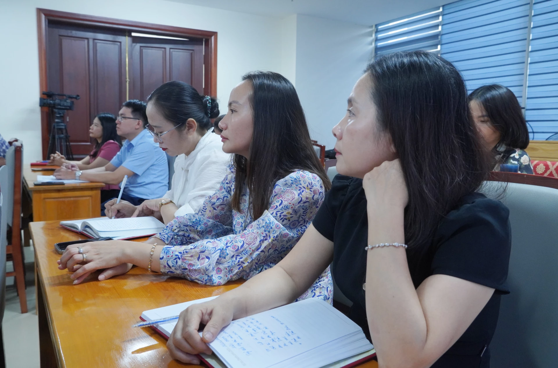 Các đại biểu dự hội nghị - Ảnh: HL
