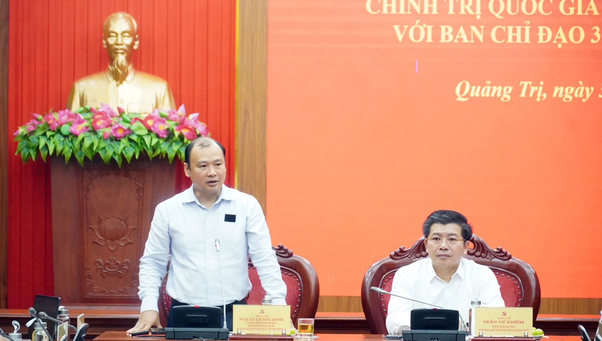 Đồng chí Lê Hải Bình,Ủy viên Trung ương Đảng, Phó Giám đốc Thường trực, Phó Trưởng ban Thường trực BCĐ 35 Học viện Chính trị Quốc gia Hồ Chí Minh phát biểu tại buổi làm việc - Ảnh: N.M