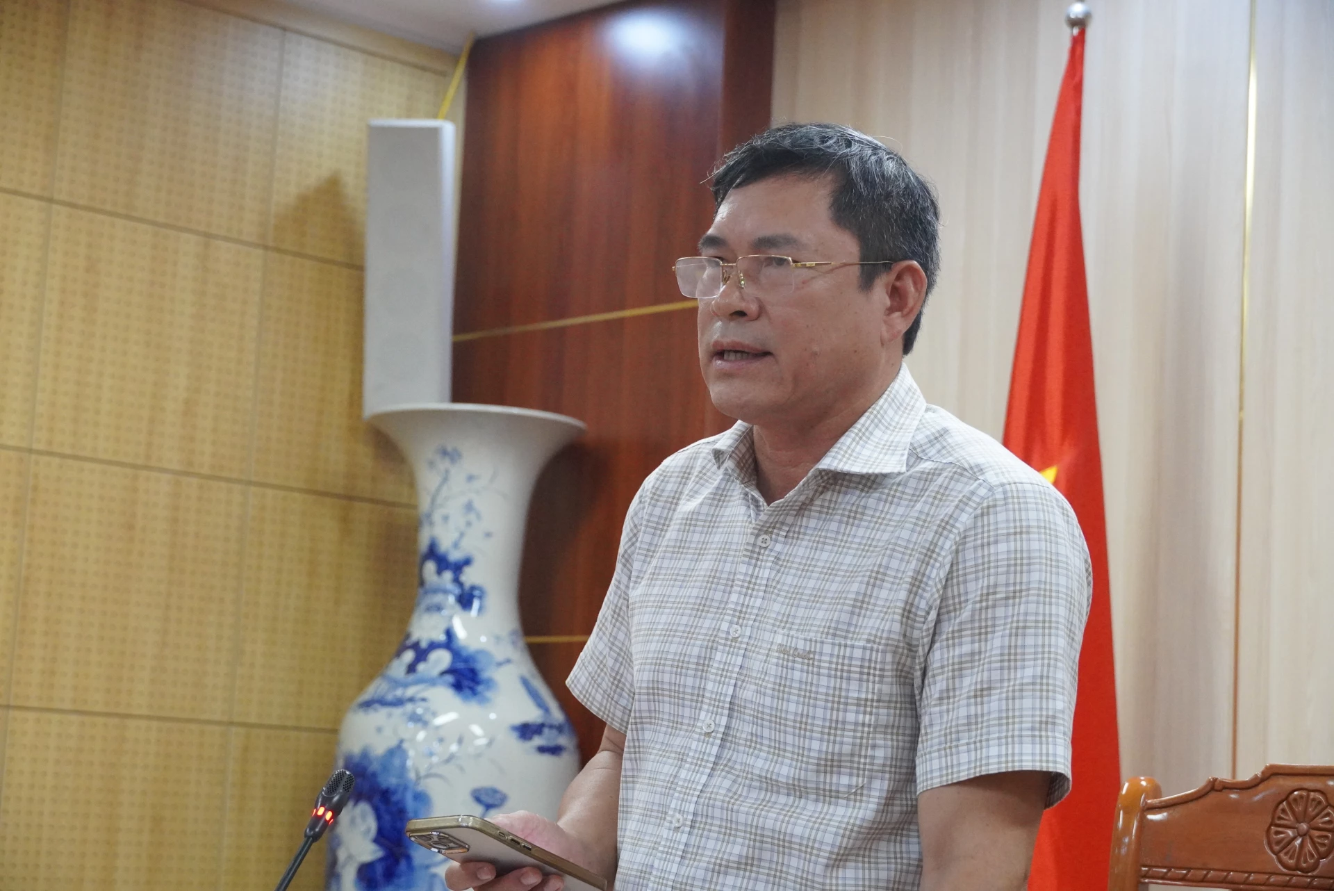 Đại diện lãnh đạo Sở Công thương Quảng Trị phát biểu tại cuộc họp - Ảnh: HL
