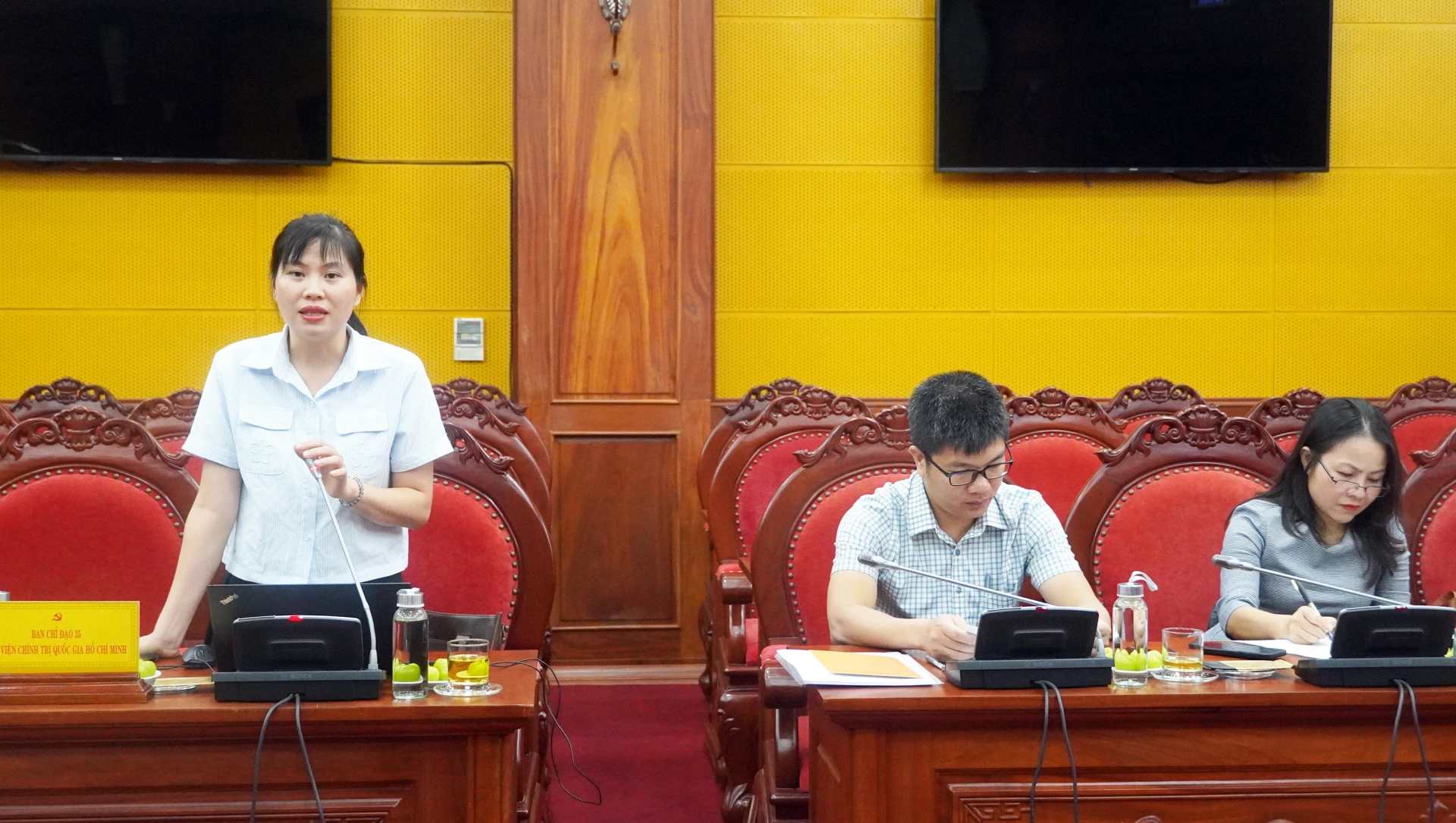 Đại biểu thảo luận tại buổi làm việc - Ảnh: N.M