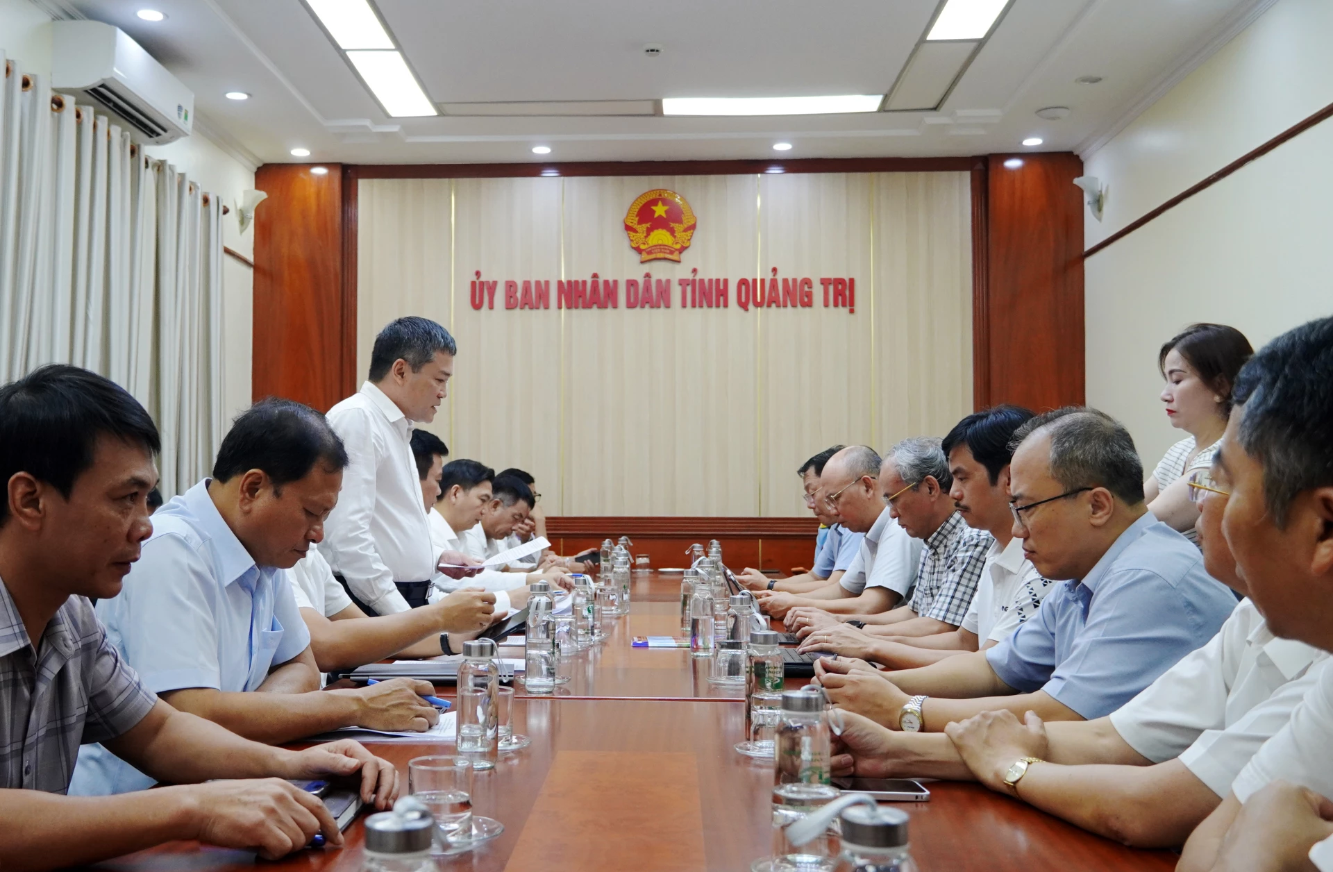 Đồng chí Phan Phong Phú, Phó Chủ tịch UBND tỉnh chủ trì buổi làm việc - Ảnh: H.L