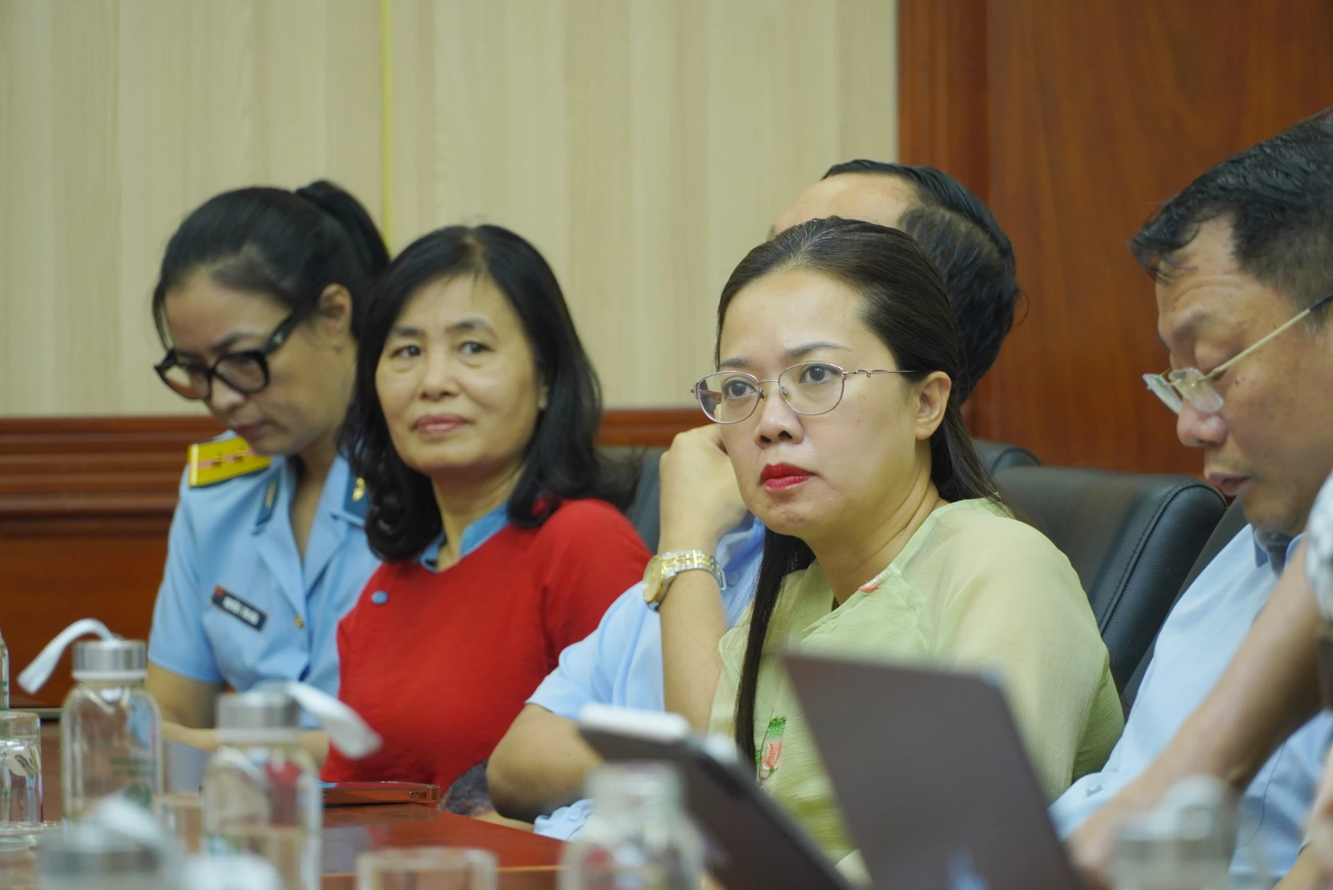 Các đại biểu dự buổi làm việc - Ảnh: HL