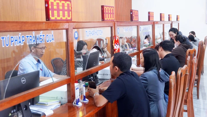 Để hoàn thiện bộ máy chính quyền cơ sở